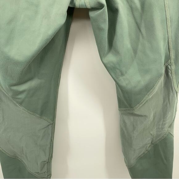 Athleta Eclipse 7/8 Tight Lead Green Seafoam Sage Athleisure Yoga Leggings Sz XS - Picture 7 of 12